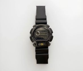 Casio G-SHOCK DW-9052 Men’s Digital Quartz Black Resin 200m Shock-Resist
