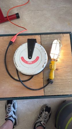 Dayton commercial retractable shop light