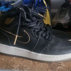 Jordan 1 Black Gold Sz. 5y Shoes 