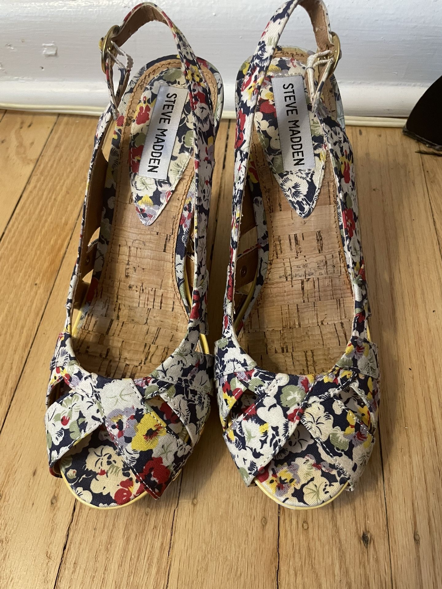Designer Wedges, Floral Size 7 Great Condition