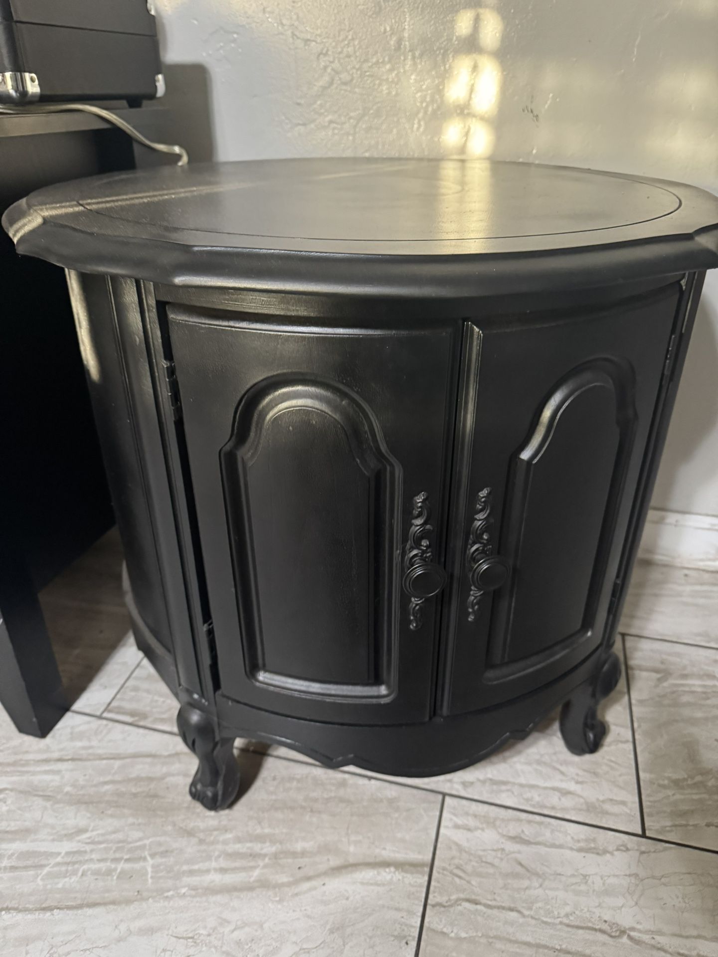 Round end Table (with Cabinet)