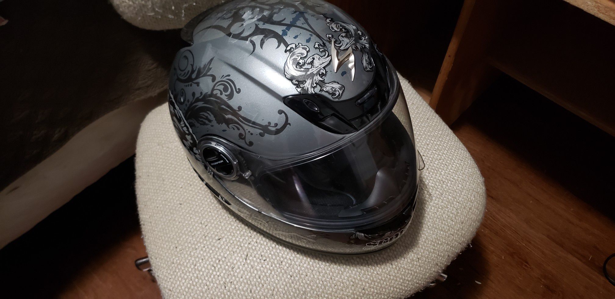Motorcycle helmet Scorpion size L