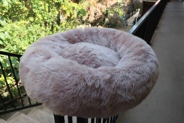 Brand New Pink Soft Fluffy Cat/Dog Bed