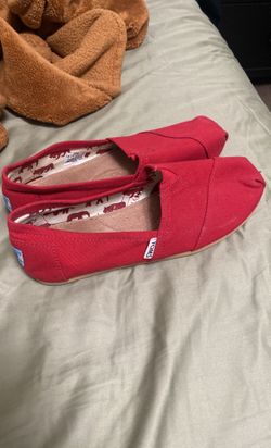 Red Toms Shoes Size 7