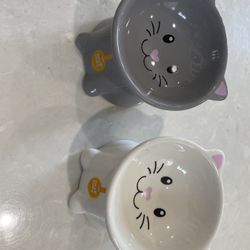 Set of 2 raised wide ceramic cat bowls