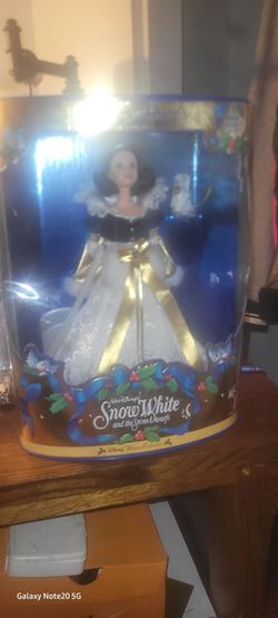 Snow White Holiday Princess  dl