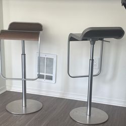 Adjustable Metal Bar Stools. Counter Height Stools