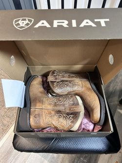 New ARIAT WOMENS size 8 Ñ Monroeville H
