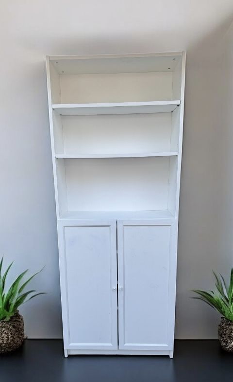 White 7 layer shelf bookcase cabinet. like new excellent condition. Measurement: bookcase cabinet