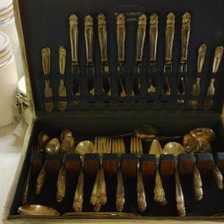94 Piece Holmes & Edwards Inlaid Silver Plate Set