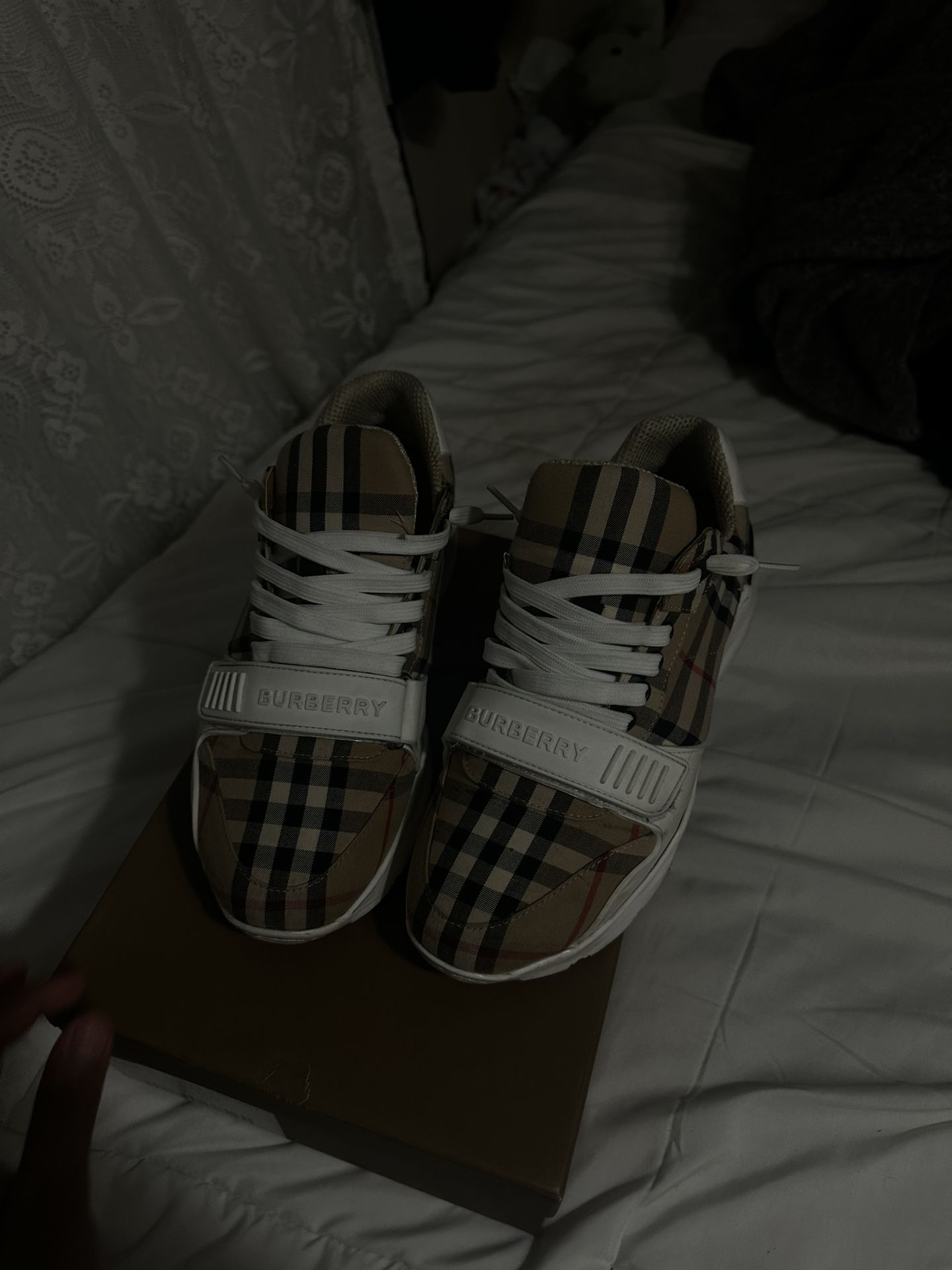 Burberry 9.5
