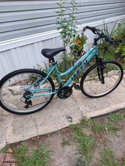 HUFFY 26 ROCK CREEK WOMAN'S MOUNTAIN BIKE 18SPEED