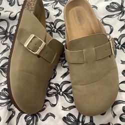 Shoes/slides 