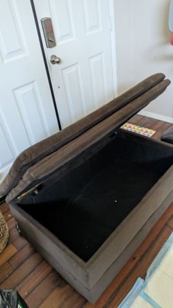 Free storage ottoman