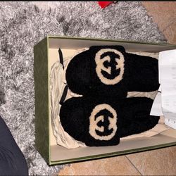 Gucci slippers