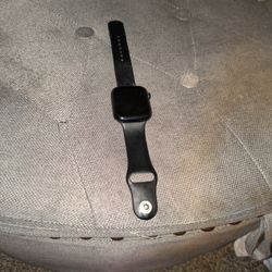 Selling Apple Watch Series 8  45mm