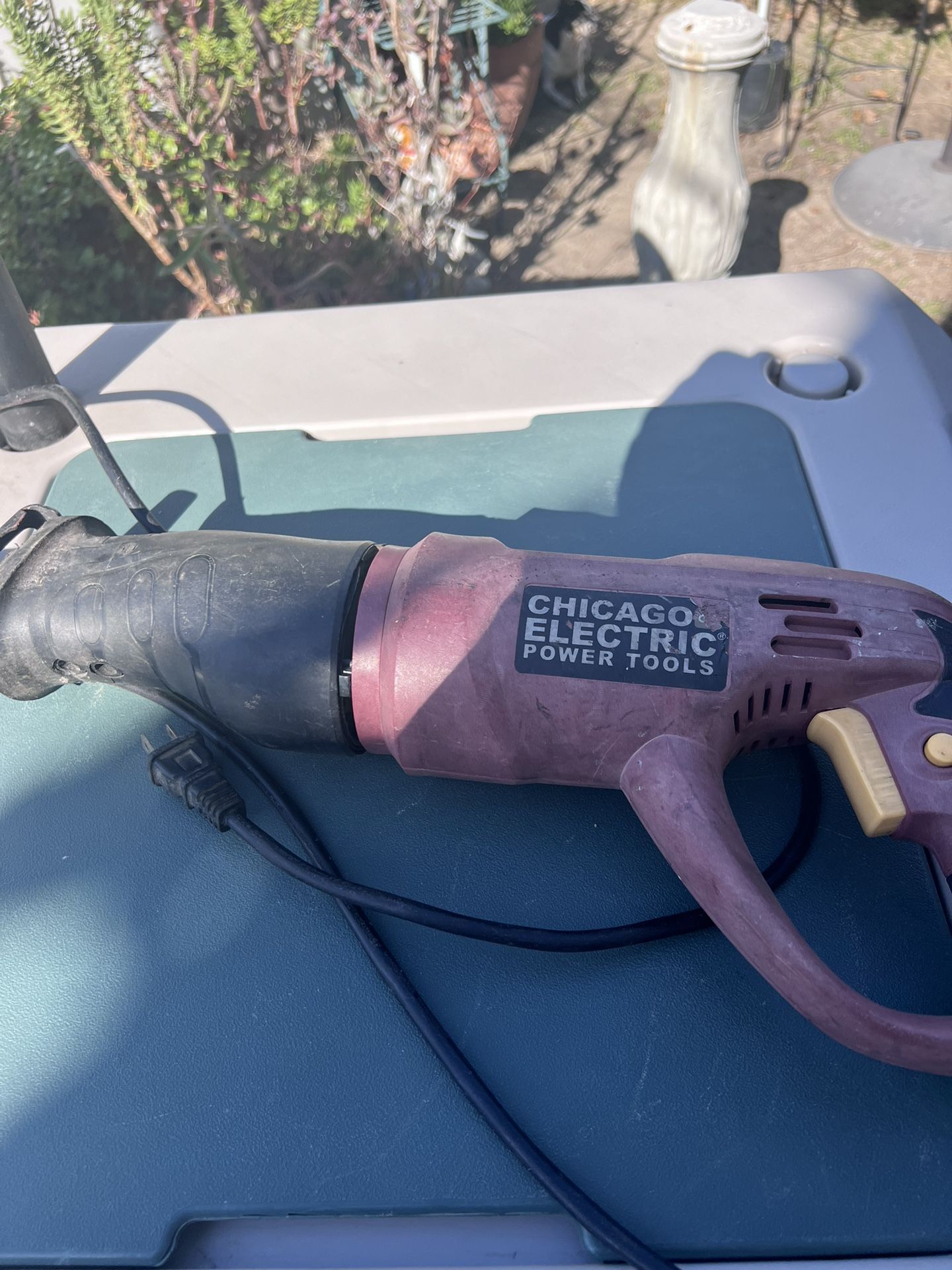 Chicago Electric 62370 Variable Speed Rotating Reciprocating Saw