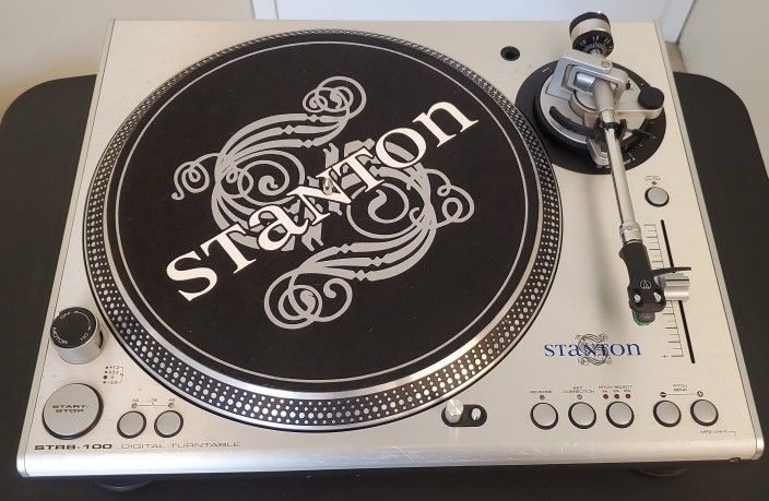 Stanton Str8-100 Turntable