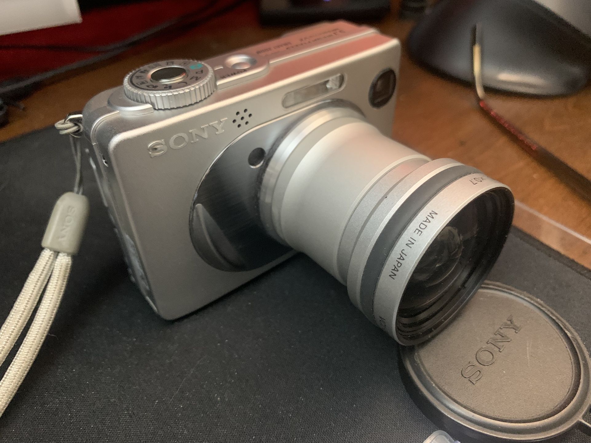 Sony DSC-W1 Digital Camera Bundle