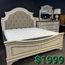 Realyn Chipped White Panel Bedroom Set 