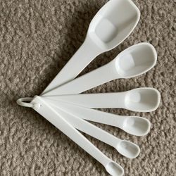 New!  6 Measuring Spoons Set - White - 1/8 tsp - 1 tbs - Stacks Into 1