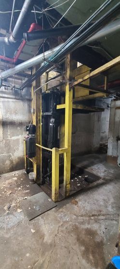 Freight Elevator 