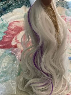 Ursula wig with shell necklace