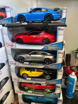Toy cars new 1/18 35$ each