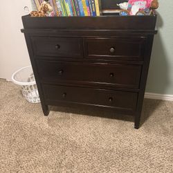 Crib And Changing Table With Drawers 