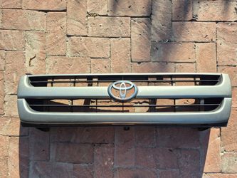 2000 Toyota Tacoma Base Model 5 Lug OEM front grill