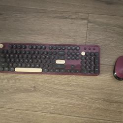 Mouse + Keyboard (AA Battery Powered)