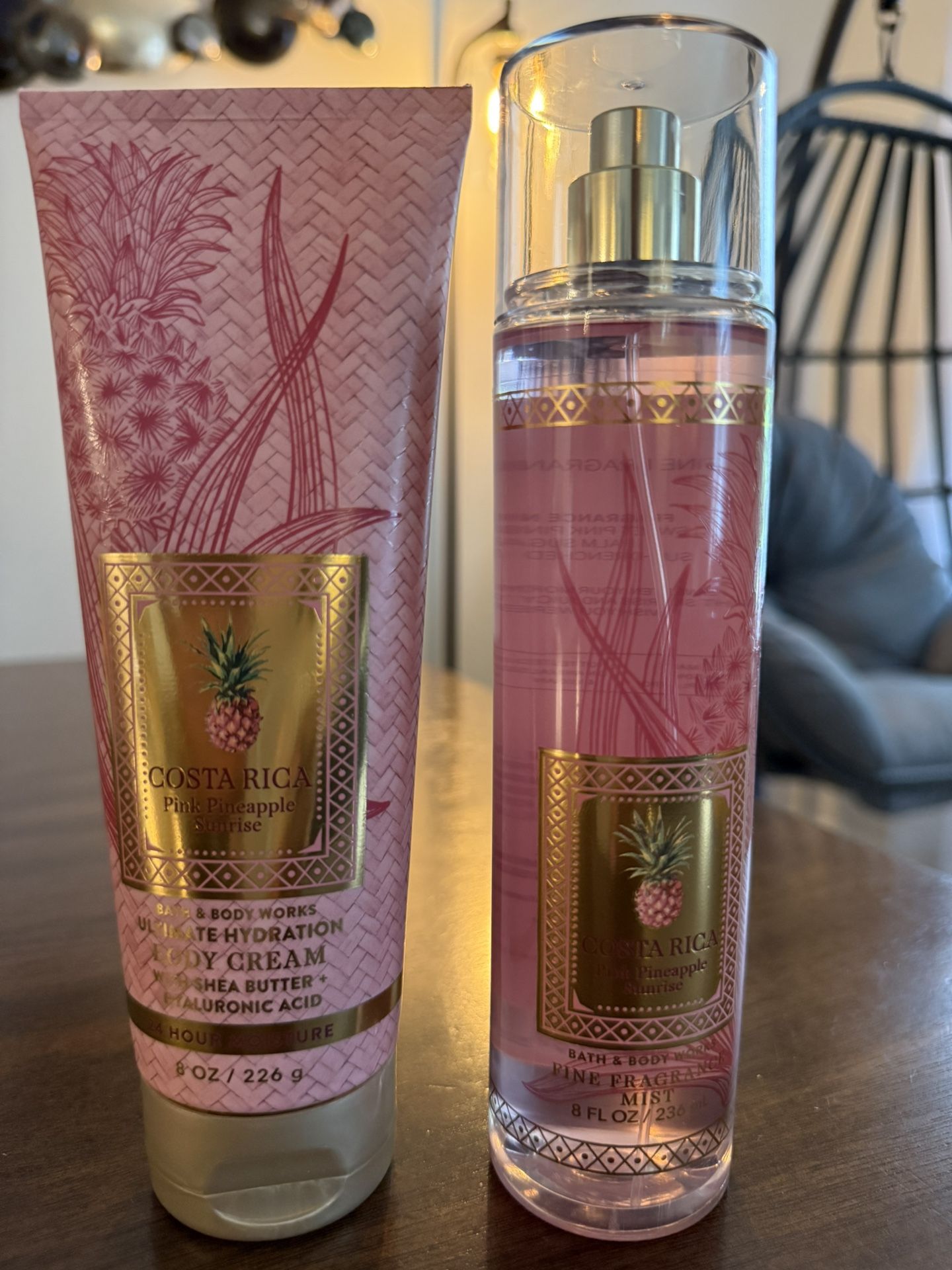 🌸 Bath & Body Works Fragrance: A scent you'll fall in love with Give your skin an irresistible touch of freshness with this original B&BW fragrance.