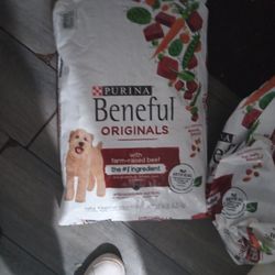 Dog food Beneful  (8)14lb Bags
