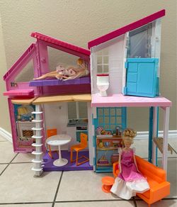 Barbie Dollhouse with Furniture, Folds in for easy storage.