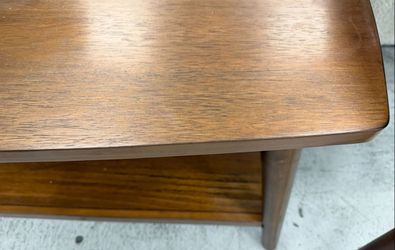 ASHLEY DESIGN NEW IN BOX COFFEE TABLE SET of 3