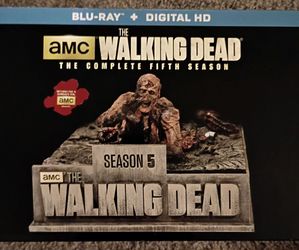 Walking Dead Complete 5th Season, Collector's Edition Blu-Ray Display