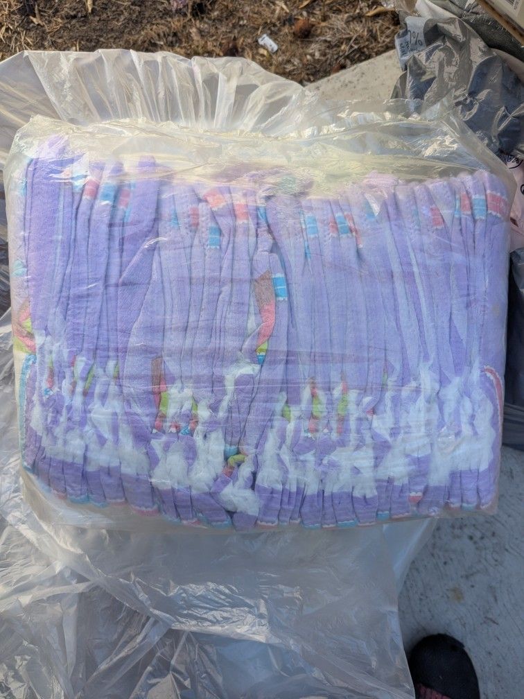 Pampers 4T-5T Open Package Never Used 