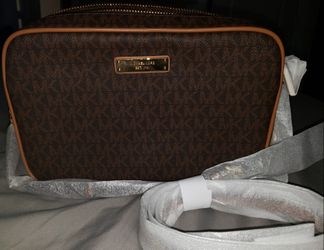 New Michael Kors Signature Jet Set East West Crossbody