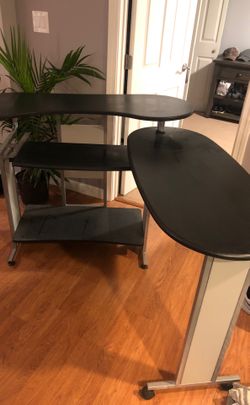 Desk with return. In good shape