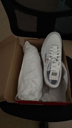 New Reebok, tennis shoes men's size 8
