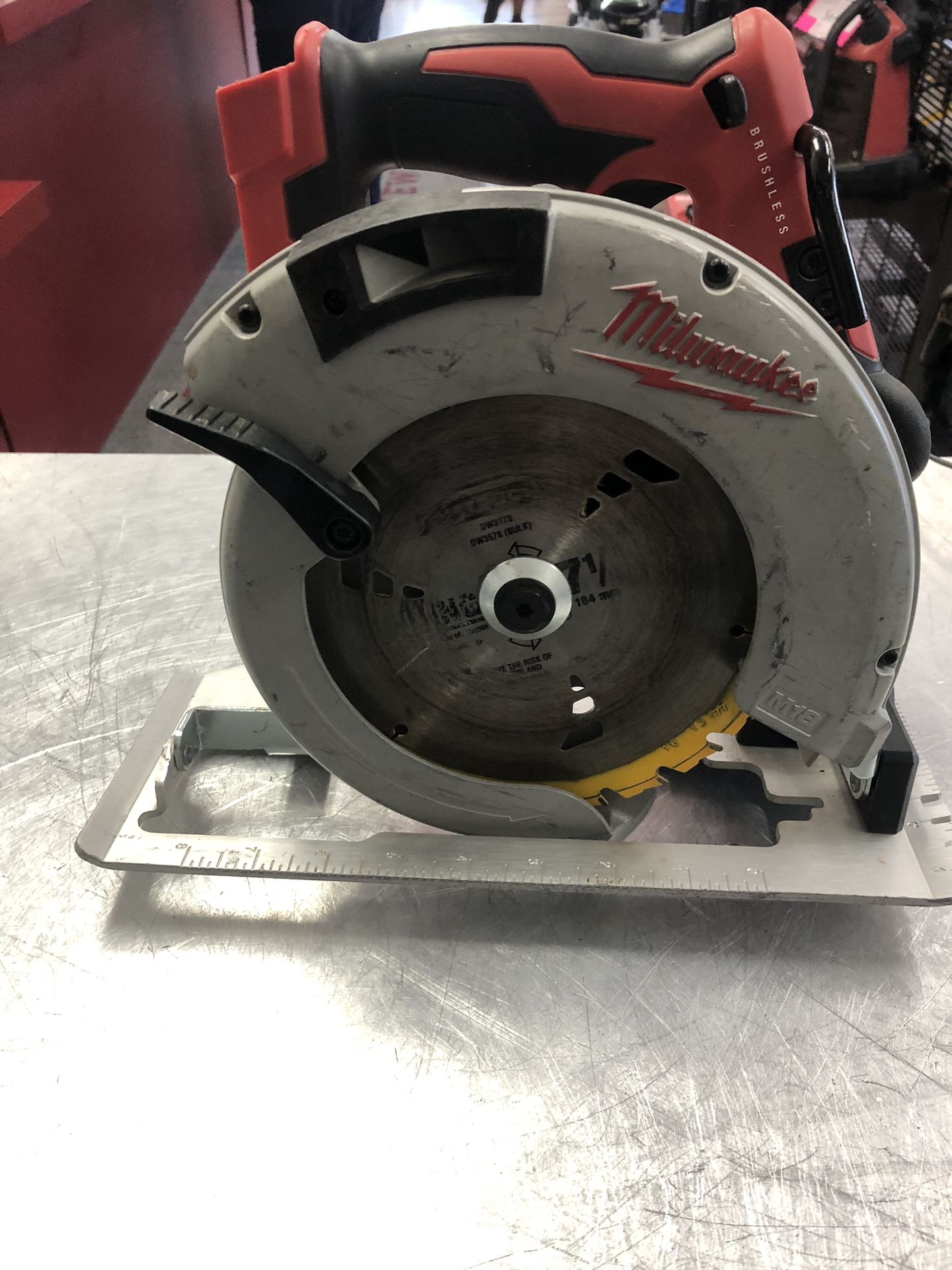 96091 Milwaukee 2631-20 7-1/4” Circular Saw 574195
