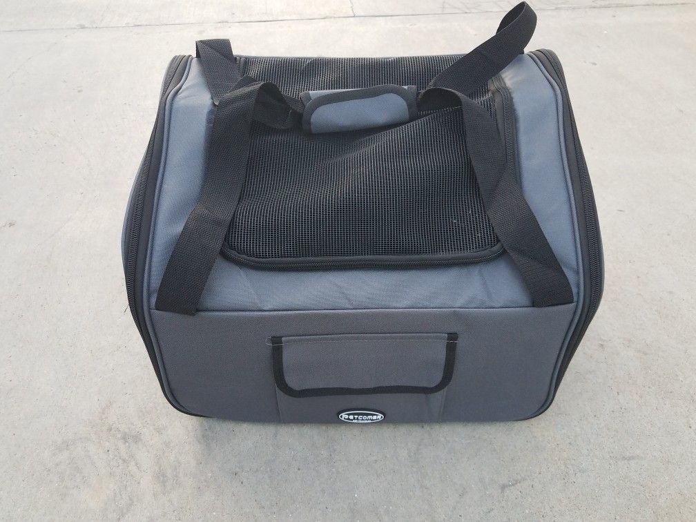 Pet luggage carrier bag