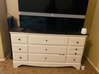 Farm style dresser and 2 night stands