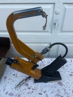 Bostitch  floor stapler with full box staples