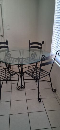 PATIO SET.