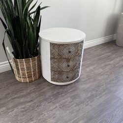 COSIEST 3 Drawer Chest of Drawers, 20 inch MDF Round Storage Cabinet, Retro Whitewash Finish Nightstand, Wood Bedside Table with Drawers for Bedroom L
