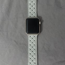 Apple Watch Series 7, Aluminum, 38mm Band