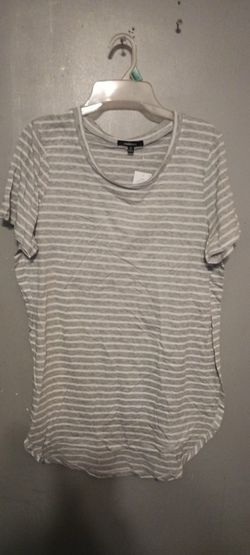 Women's Grey And White Casual Short Sleeve Top Size 1x Good Condition New $5