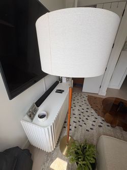 Standing floor lamp