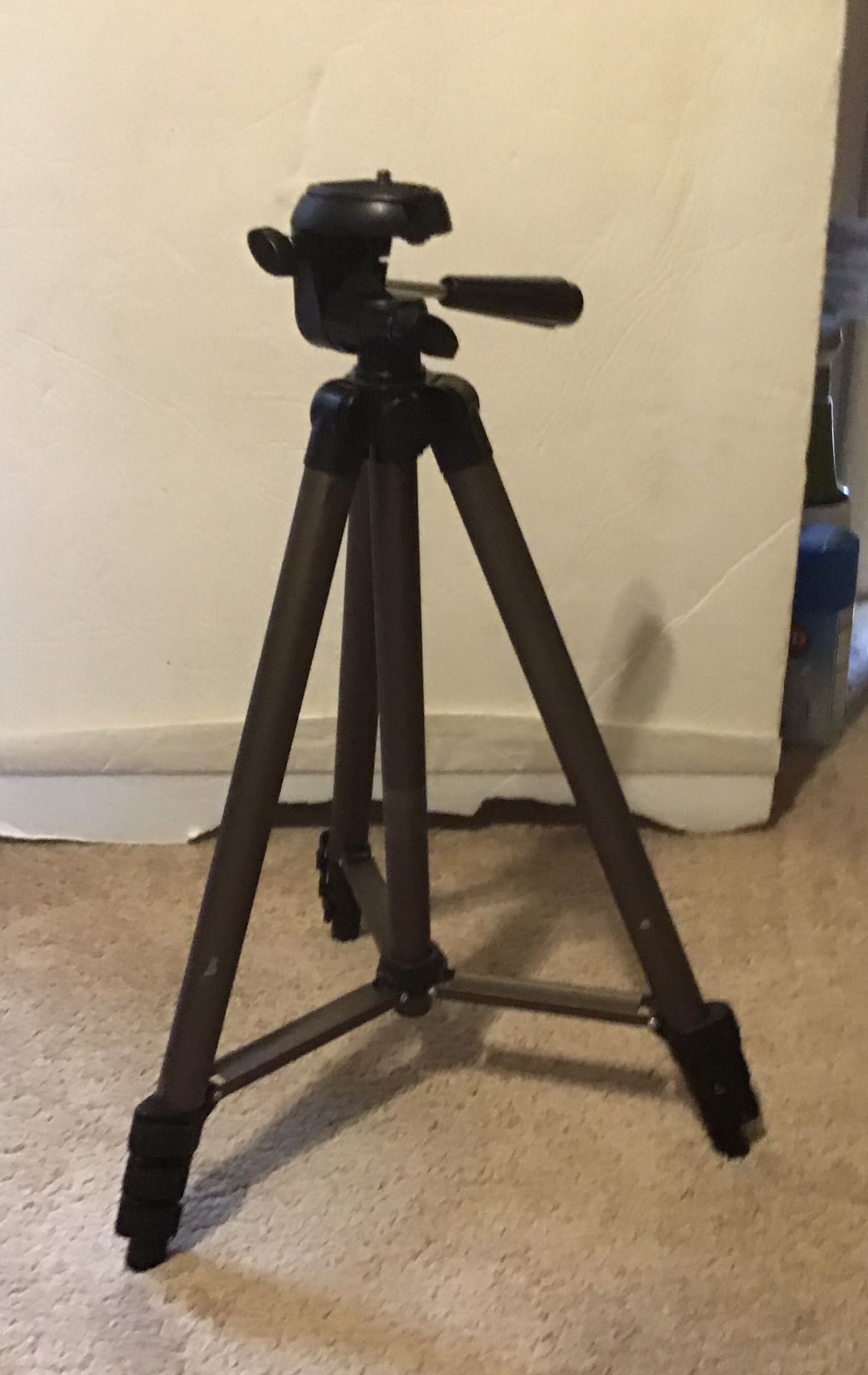 Lightweight Aluminum Camera Mount Tripod Extending Legs 16.5 to 50” Tall NO BAG